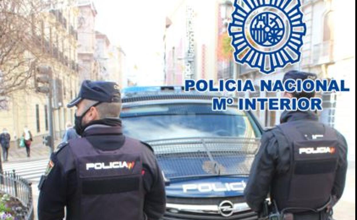 Detenido por organizar una fiesta ilegal en su casa de Granada, impedir la entrada a los policías y mostrar un DNI falsificado