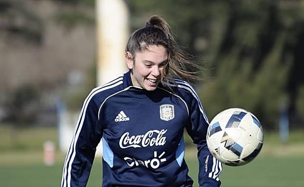 La granadinista Menéndez con la selección argentina. 