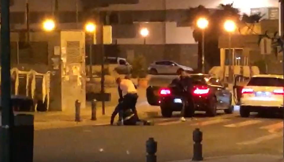 Sucesos en Granada | Una pelea en plena calle en el Zaidín acaba con un joven herido