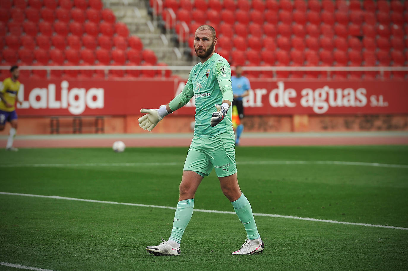Fotos: Derrota de la UD Almería en el Visit Mallorca Estadi