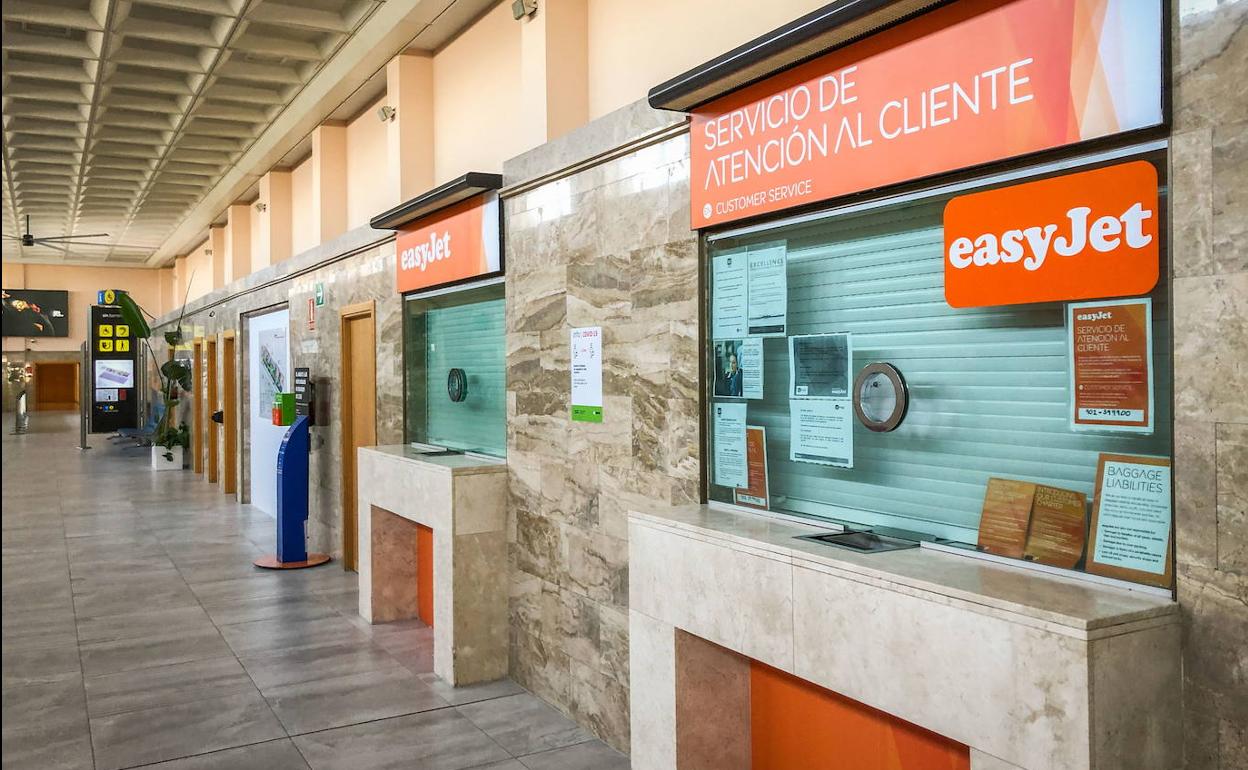La ventanilla de Easyjet, cerrada en el aeropuerto de Granada en el pasado verano