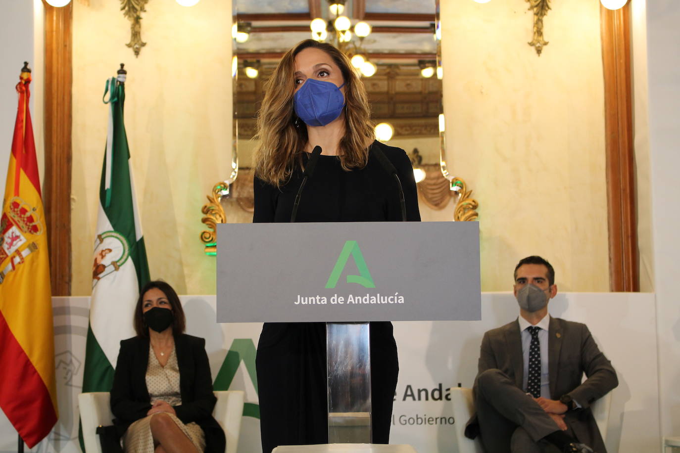 La Delegación del Gobierno andaluz en la provincia ha acogido este lunes la celebración del día de Andalucía. Un total de once entidades y personas han recibido las condecoraciones de la Junta por sus valores vinculados al desarrollo de la provincia.