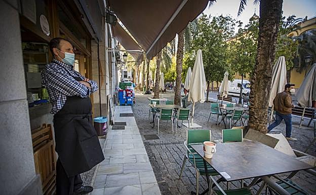 Restricciones en Andalucía | Los únicos 13 pueblos que tendrán cerrados sus bares otra semana si mantienen su tasa