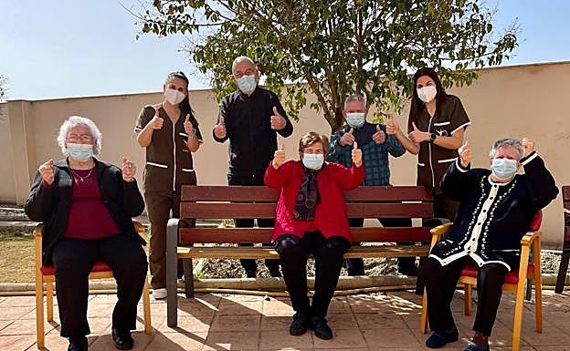 El vídeo que grabaron tras vacunarse es el más viral, con 4,5 millones de visualizaciones.