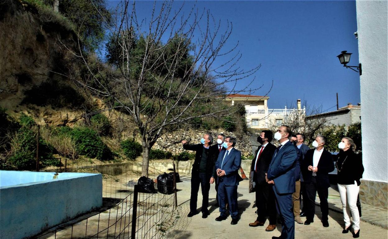 Diputación actuará con urgencia en El Pinar por desprendimientos y peligro de derrumbe de viviendas en el casco urbano