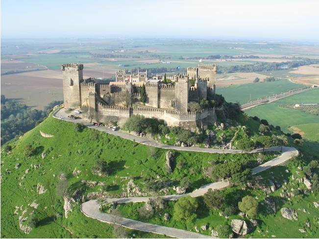 Almodóvar del Río es un municipio cordobés situado en la comarca del Valle medio del Guadalquivir. Destaca por excelencia, su fortaleza de origen árabe, el Castillo de Almodóvar. Esta construcción se remonta al año 760, junto al río Guadalquivir, siendo una de las fortalezas mejor conservadas de toda Andalucía.