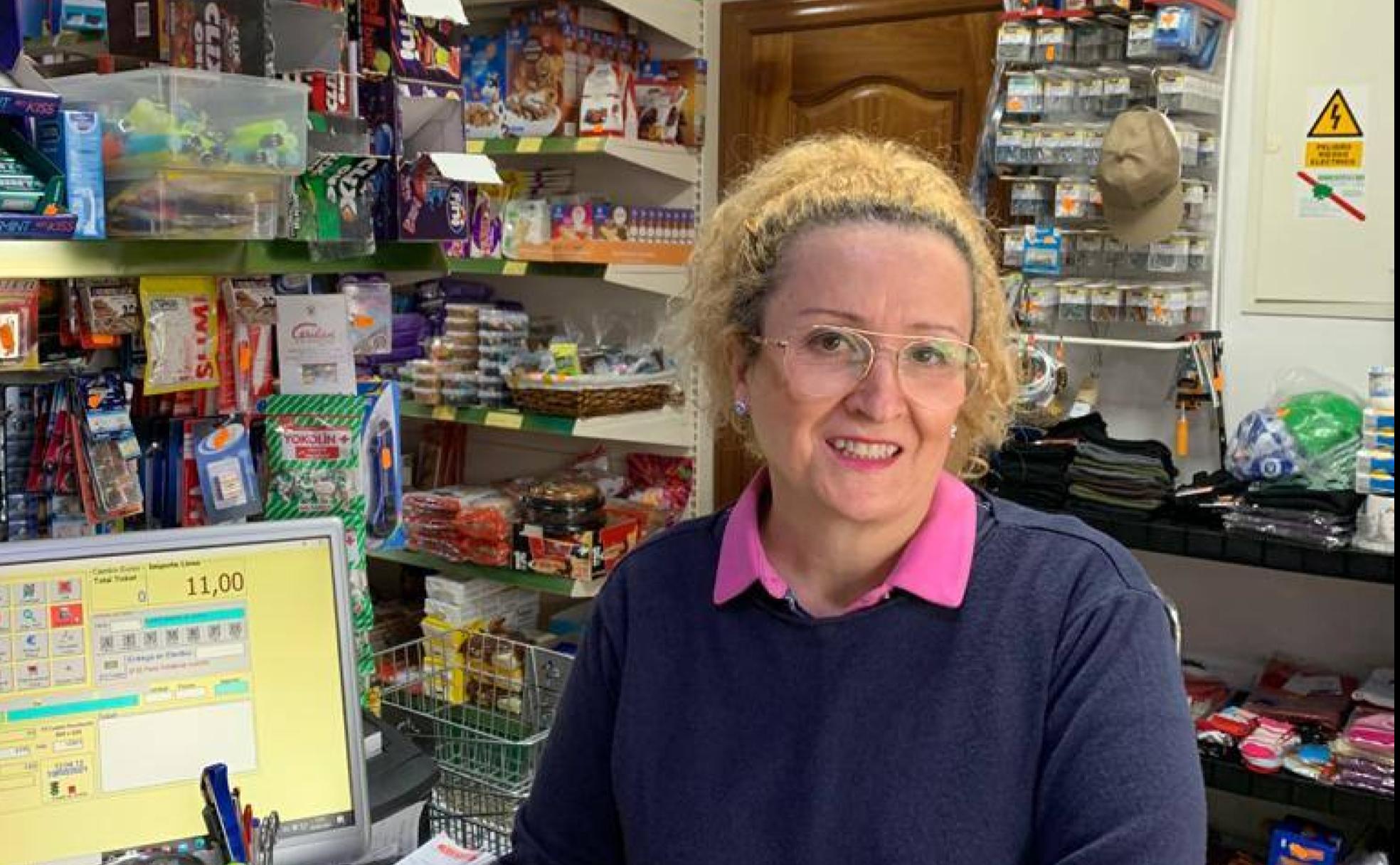 María Adán Castillo, en su supermercado de Coto Ríos (Jaén). 