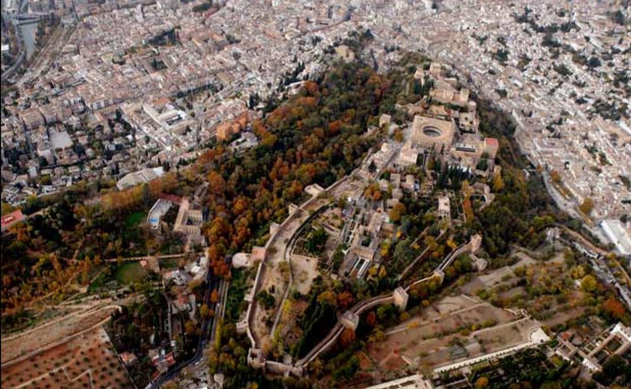 Leyendas de Granada |Oro oculto bajo la Alhambra: el origen de las leyendas  sobre tesoros escondidos en el subsuelo nazarí | Ideal