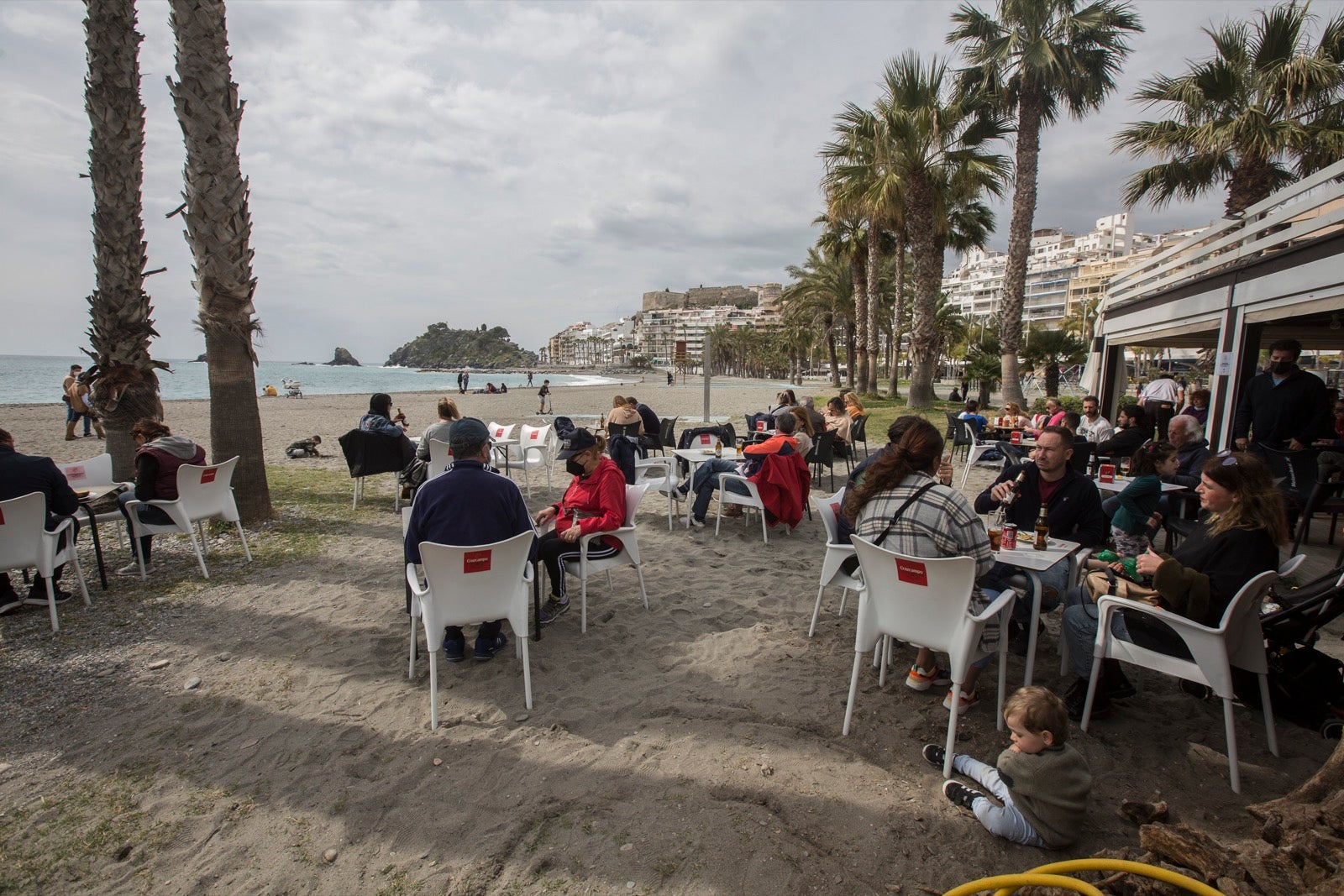 Motril, Salobreña y Almuñécar congregan a los granadinos que aprovechan el relajamiento de las restricciones de la pandemia 