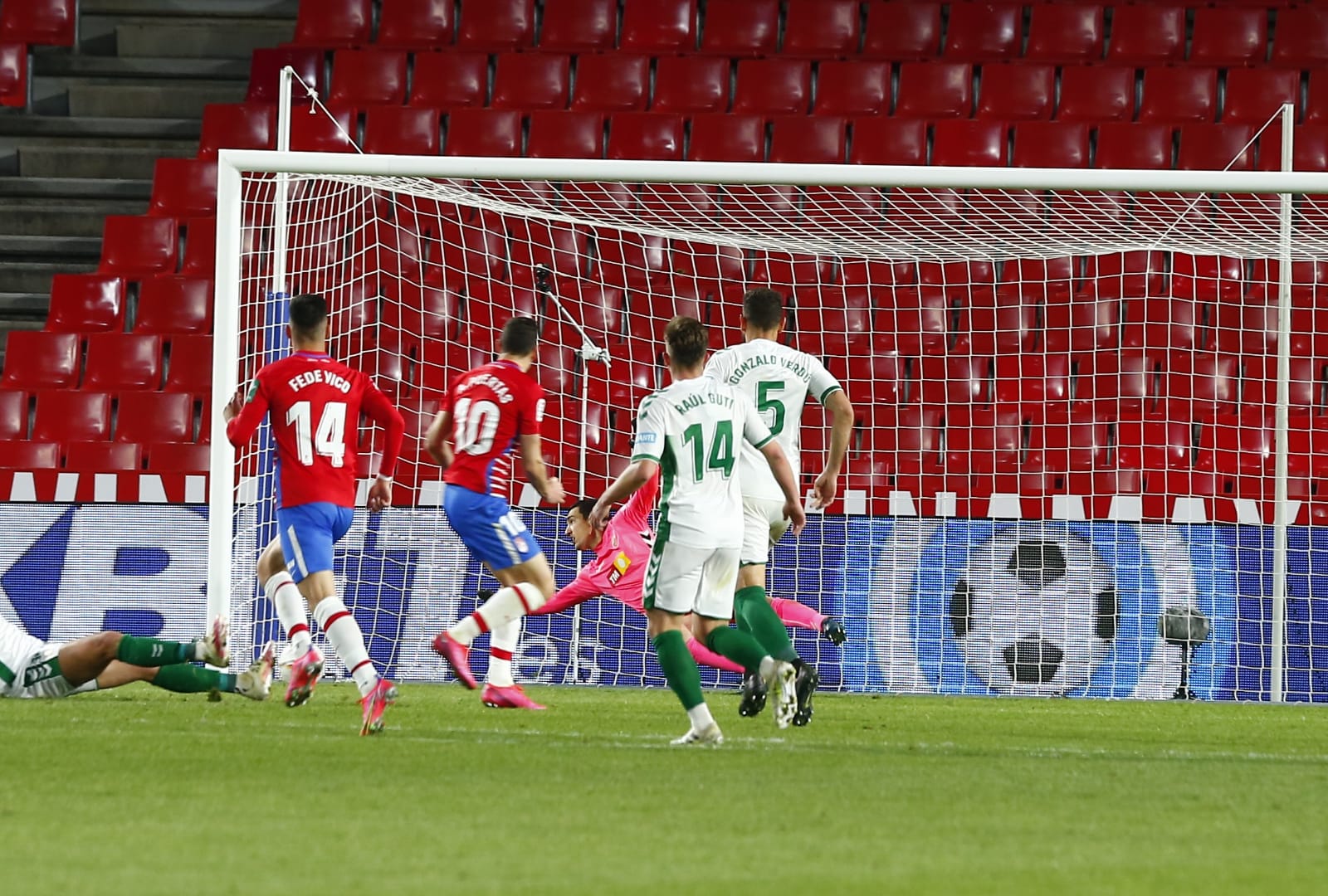 Fotos: Las mejores imágenes del Granada-Elche