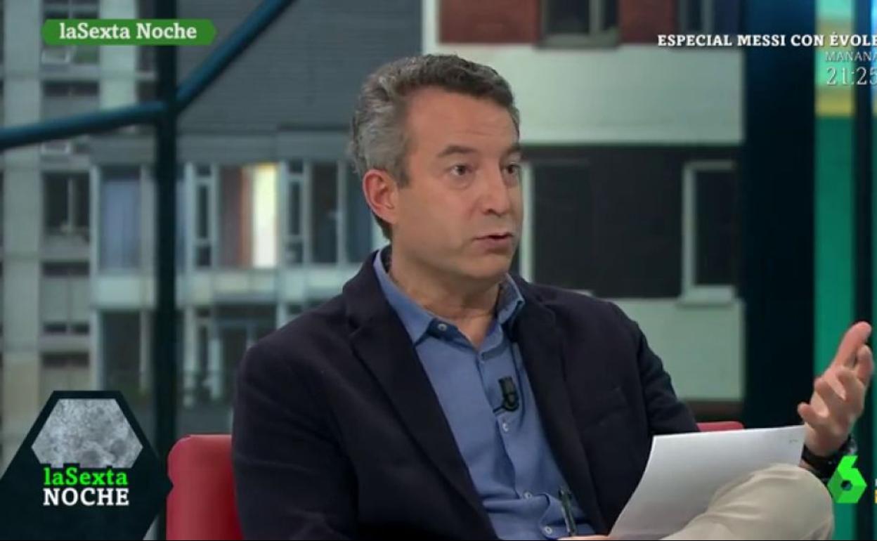 El doctor César Carballo, durante su intervención en el programa La Sexta Noche. 