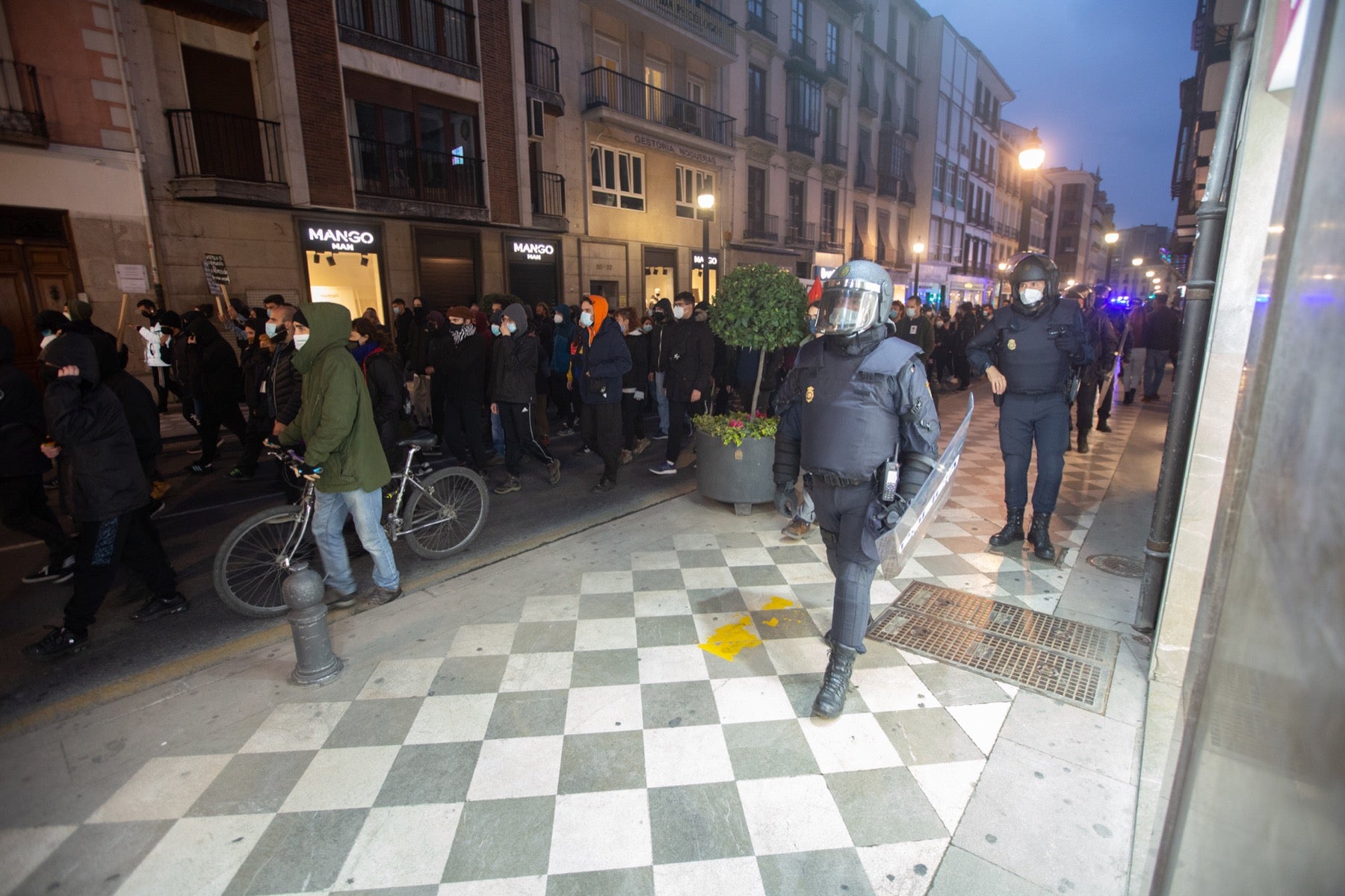 Manifestación entre Puerta Real y la Subdelegación del Gobierno.
