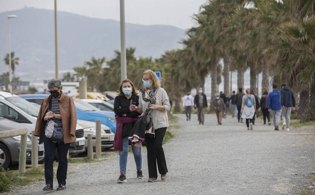 Andalucía baja su tasa a 'riesgo medio', la más baja en lo que va de año