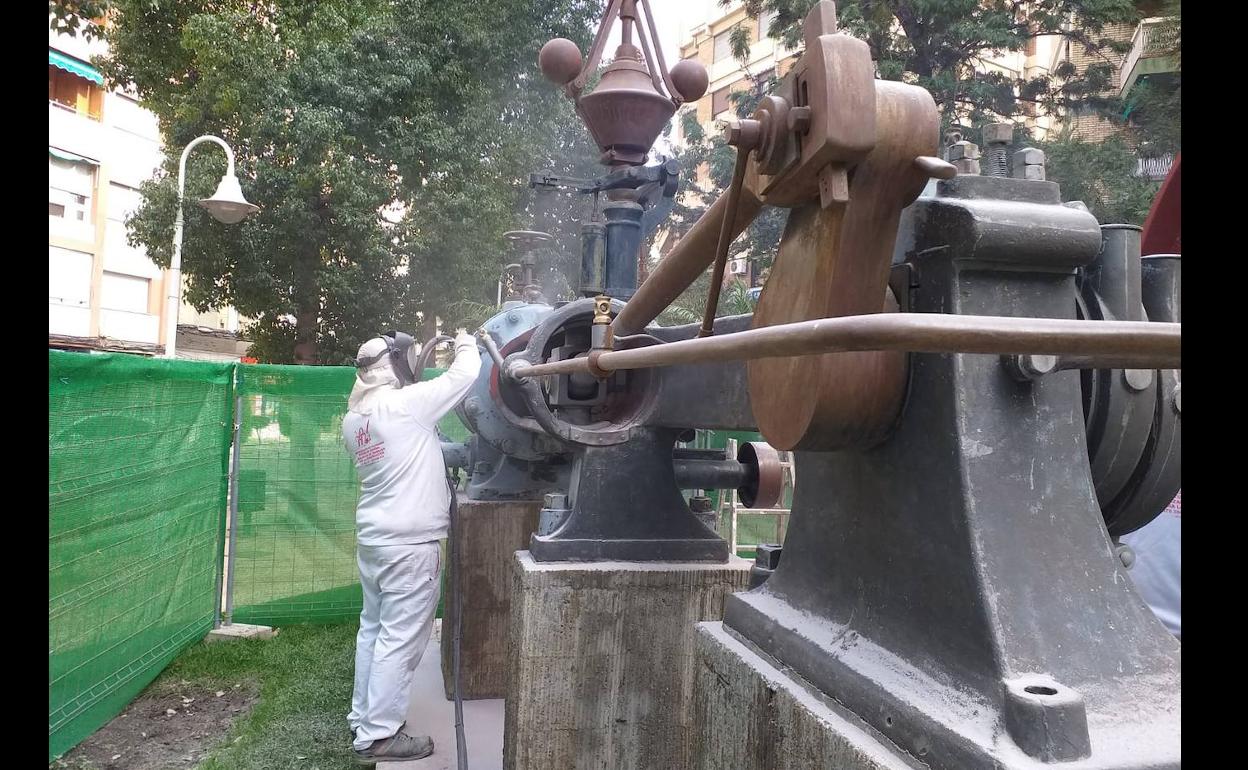 Motril restaura la máquina de vapor de la avenida de Andalucía