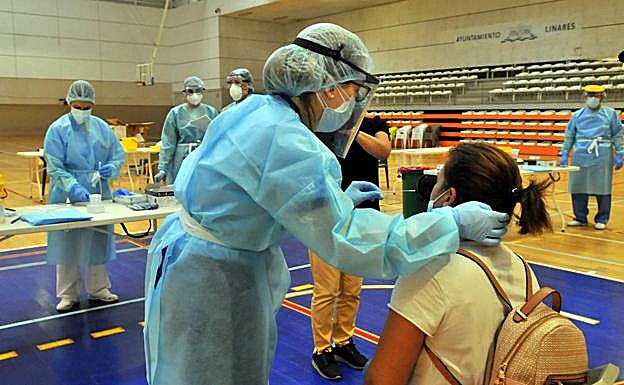 Los 40 municipios de todas las provincias de Andalucía en los que habrá cribados masivos la semana que viene. 