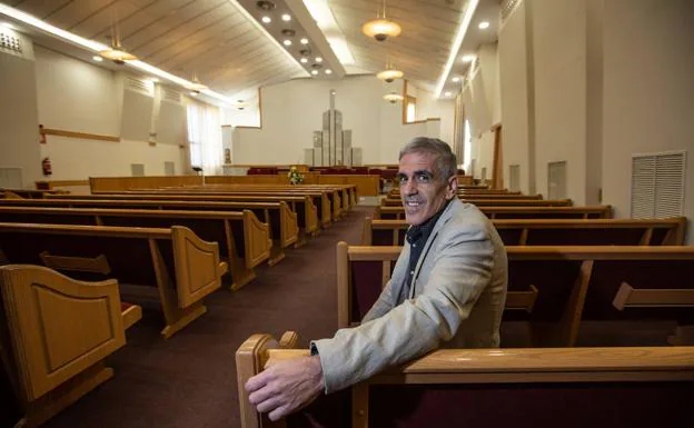 Nicolás García, obispo en Granada de La Iglesia de Jesucristo de los Santos de los Últimos Días.