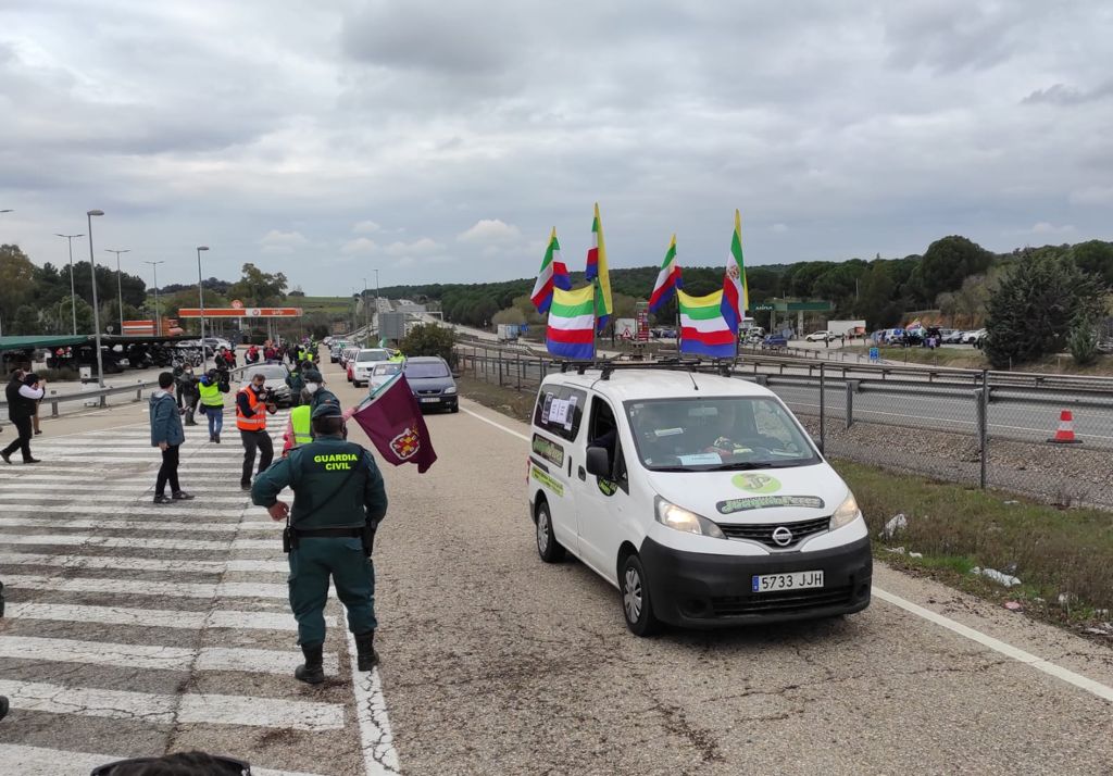 Las plataformas de la provincia convocantes expresan su malestar al no dejarles parar en Santa Elena, lo que habría cortado el tráfico en la A-4