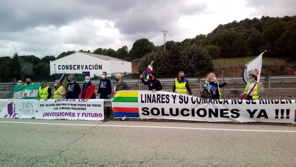 Las plataformas de la provincia convocantes expresan su malestar al no dejarles parar en Santa Elena, lo que habría cortado el tráfico en la A-4