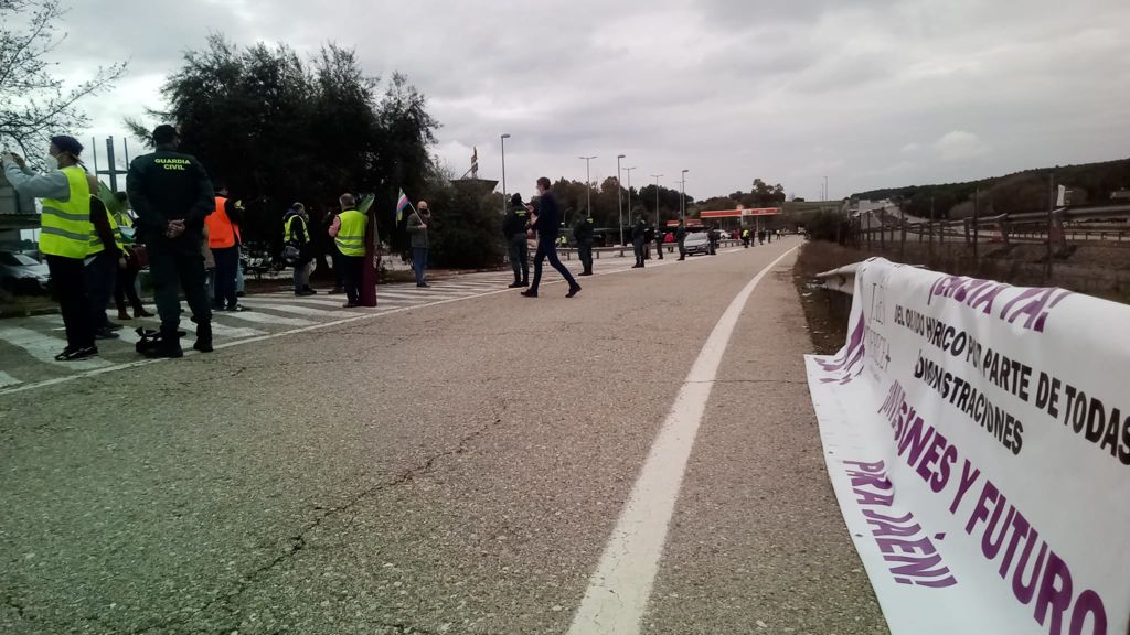 Las plataformas de la provincia convocantes expresan su malestar al no dejarles parar en Santa Elena, lo que habría cortado el tráfico en la A-4