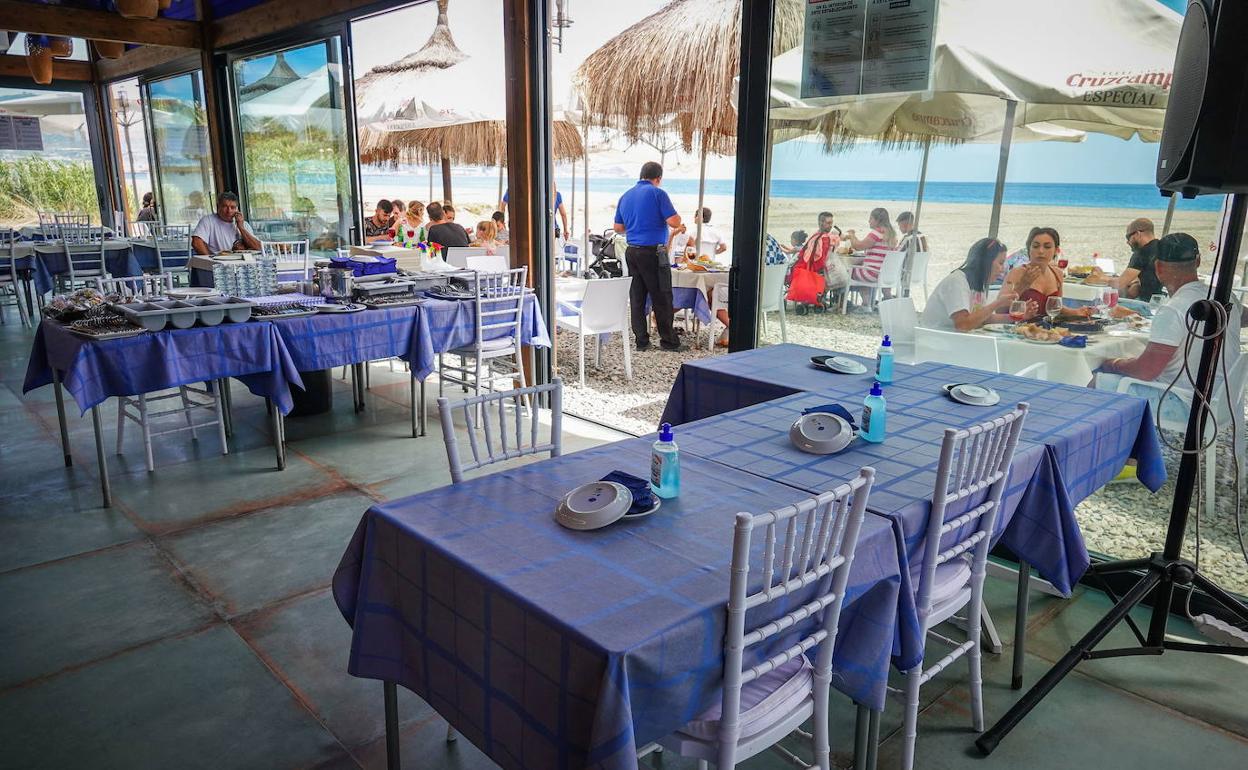 Los chiringuitos prevén contratar a más de 400 empleados de refuerzo en Semana Santa