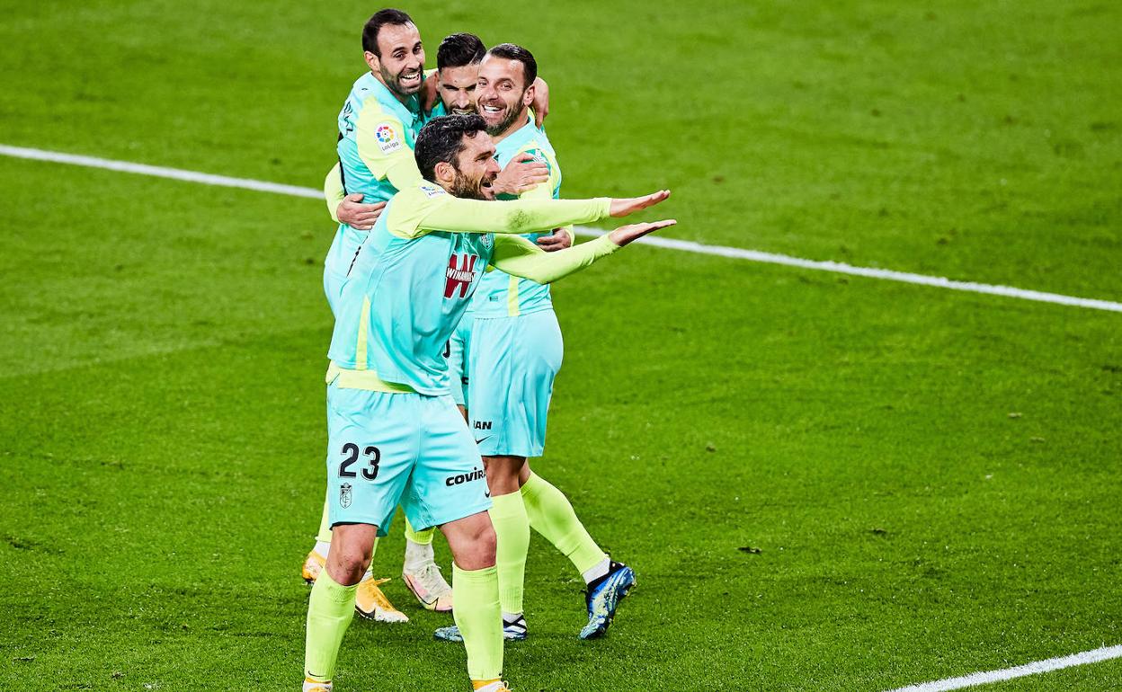 Jorge Molina celebra el gol que supuso el empate momentáneo en San Mamés. 