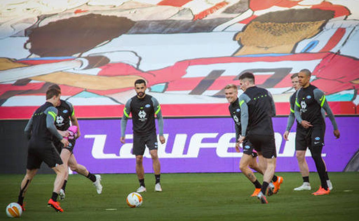 El Molde se familiariza con el Nuevo Los Cármenes en su último entrenamiento previo al partido