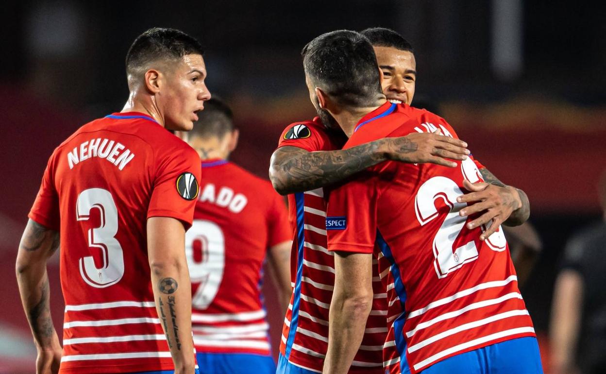 Nehuén Pérez, en la celebración del tanto de Jorge Molina. 