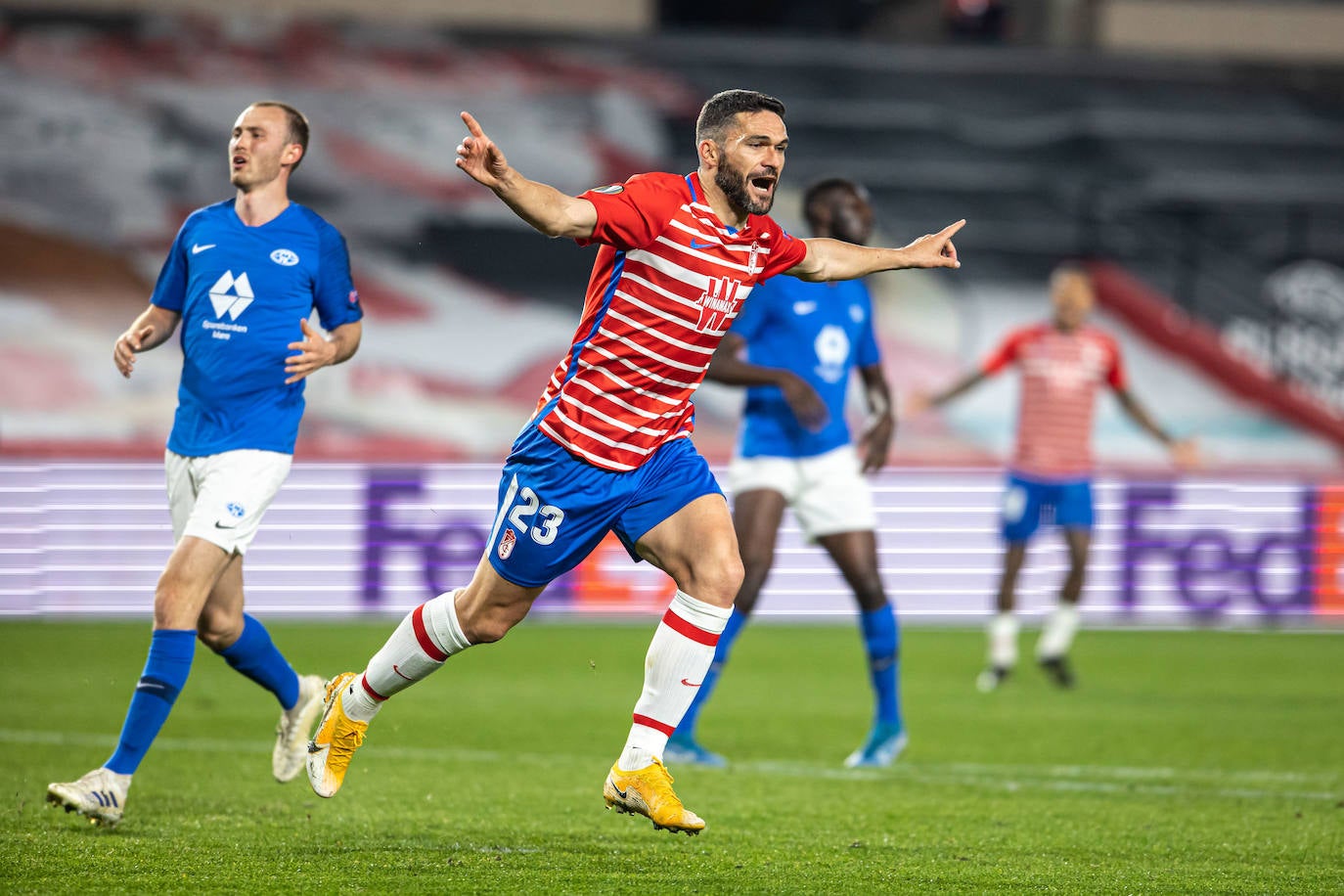 Fotos: Las mejores imágenes del partido Granada-Molde de Europa League