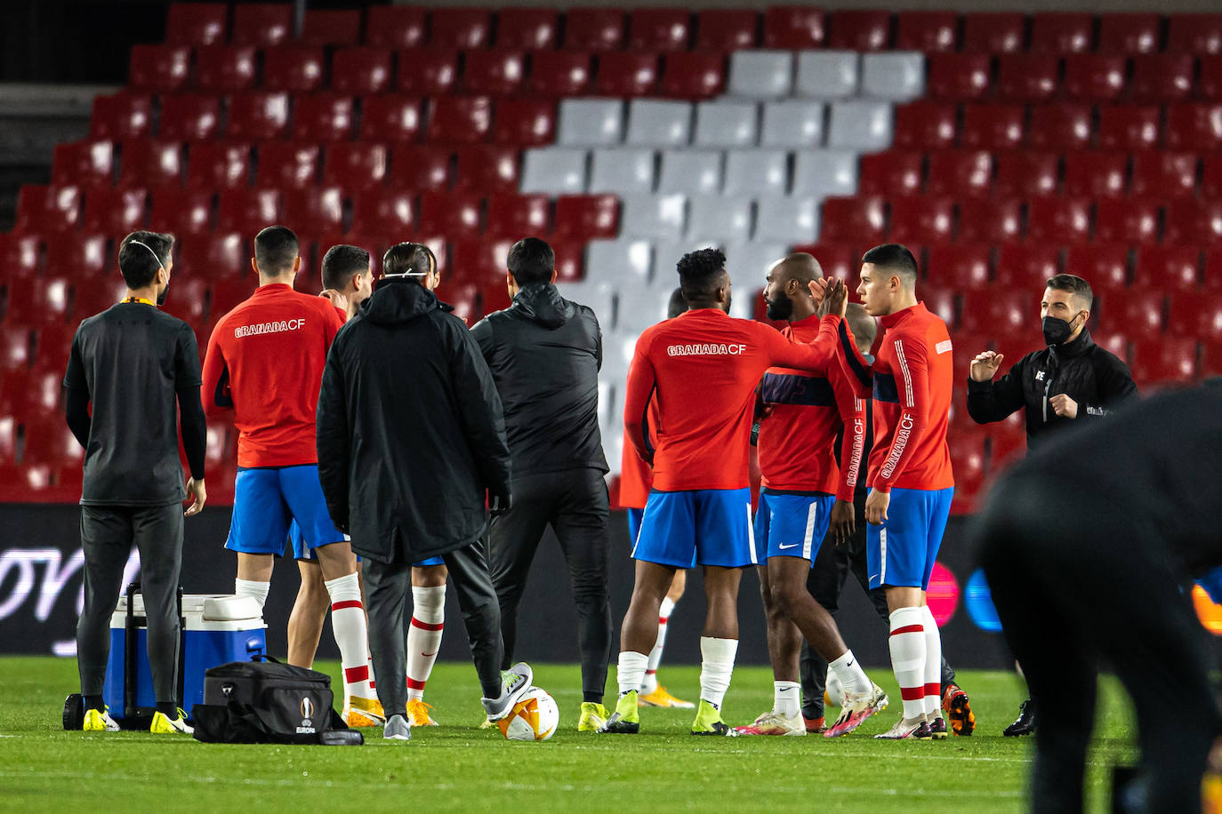 Fotos: Las mejores imágenes del partido Granada-Molde de Europa League