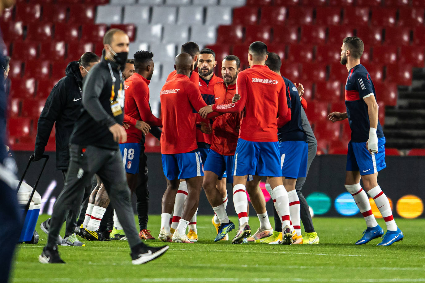 Fotos: Las mejores imágenes del partido Granada-Molde de Europa League