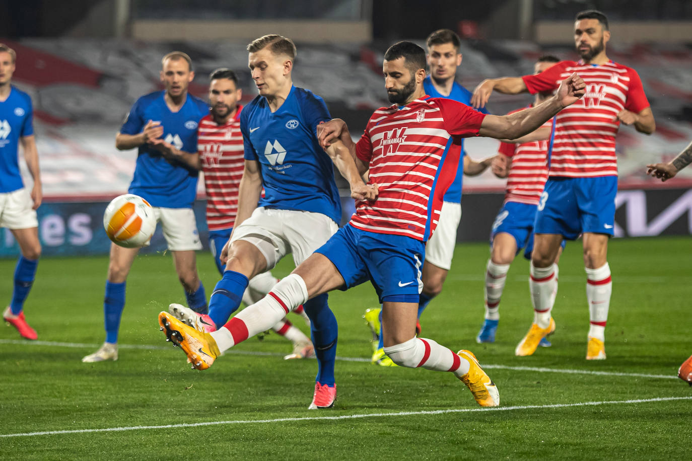 Fotos: Las mejores imágenes del partido Granada-Molde de Europa League