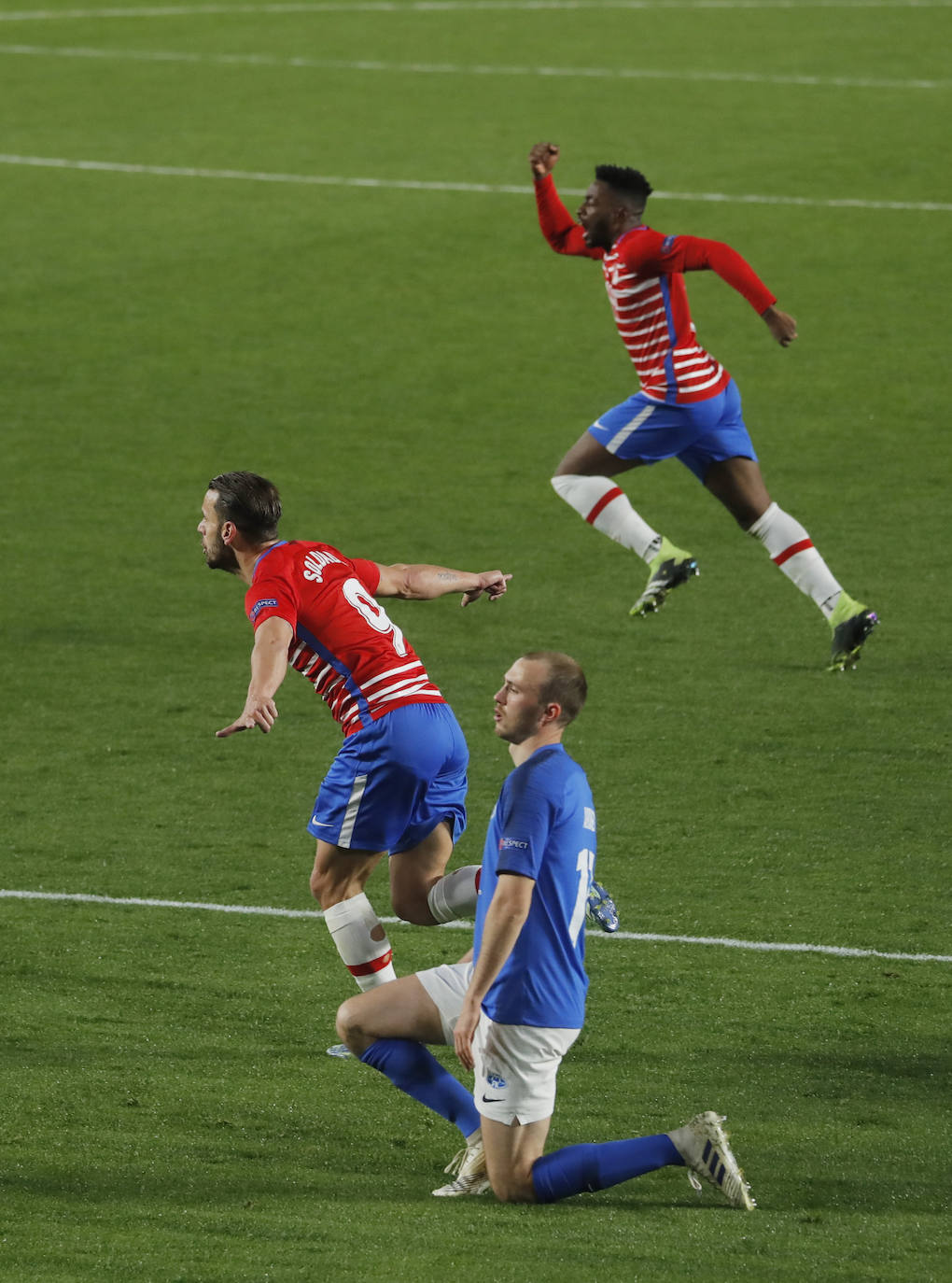 Fotos: Las mejores imágenes del partido Granada-Molde de Europa League