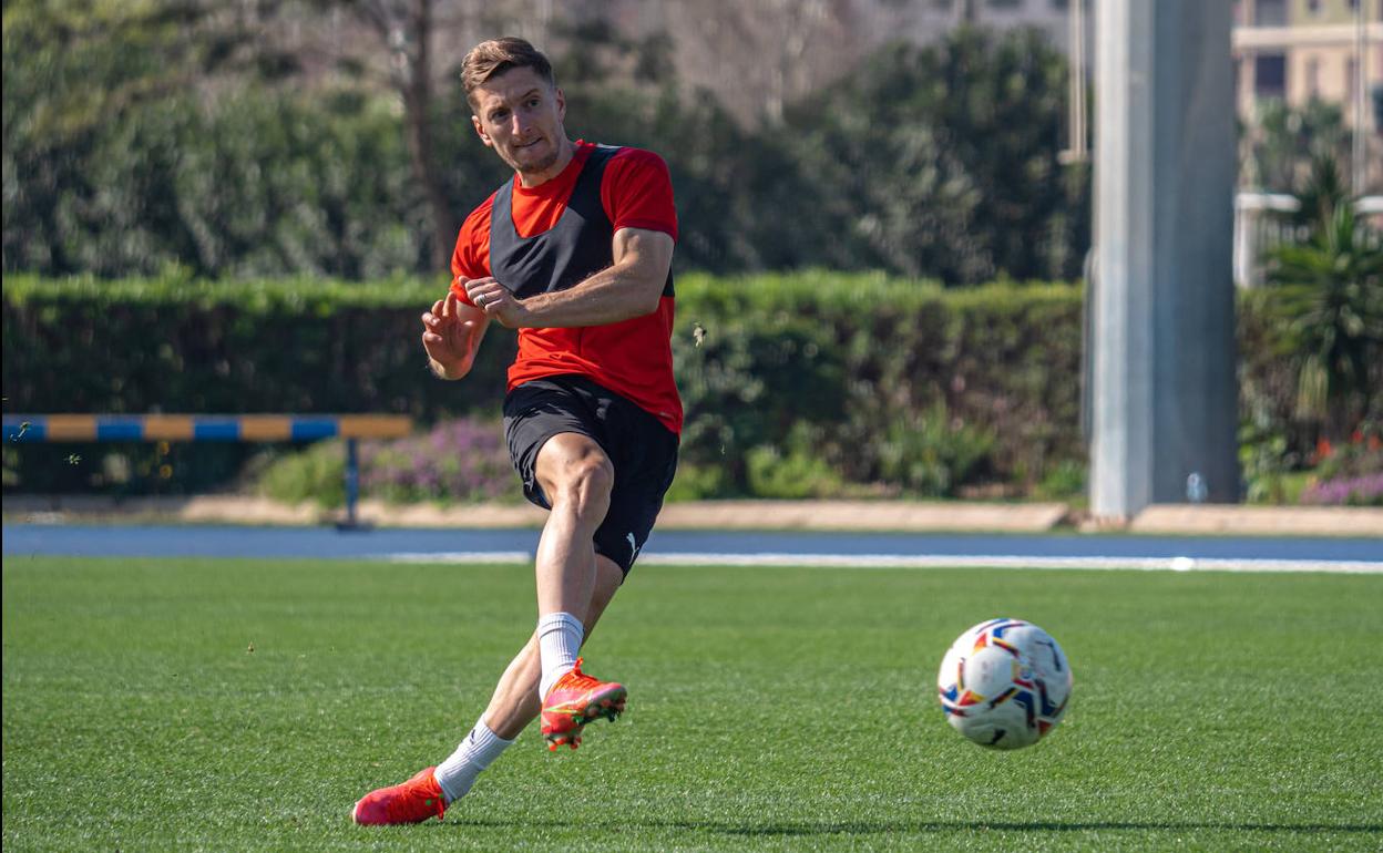 UD Almería | Preparación, sofá y tele para ver a los rivales directos antes de recibir al Alcorcón