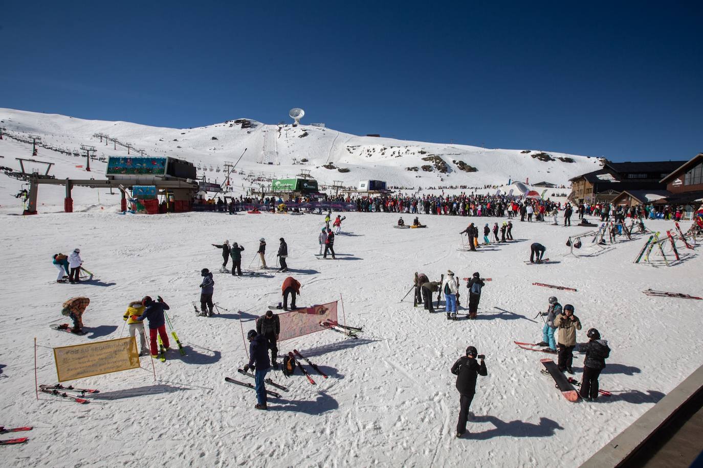 La ocupación hotelera en la estación de esquí se queda bajo mínimos entre semana en un 15% y el sábado y el domingo llega hasta un 30%