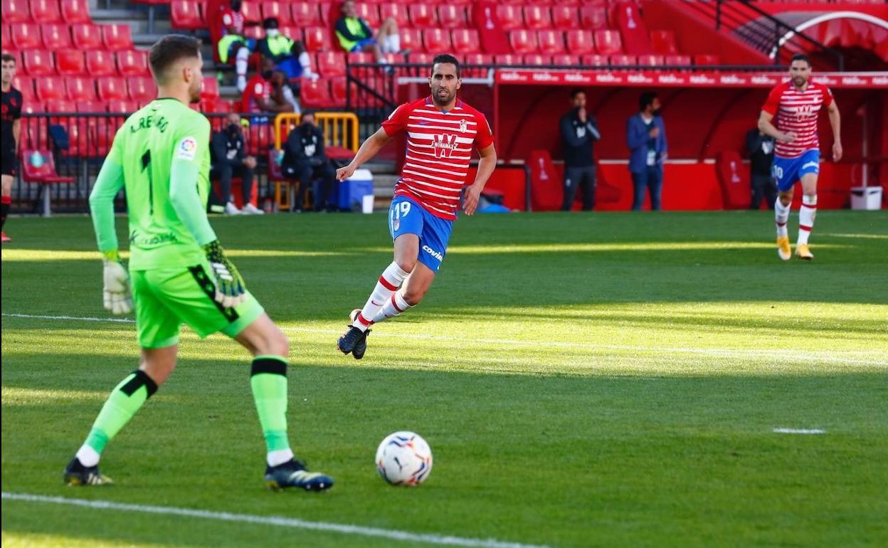 Montoro realiza una presión sobre Remiro en la segunda mitad. 