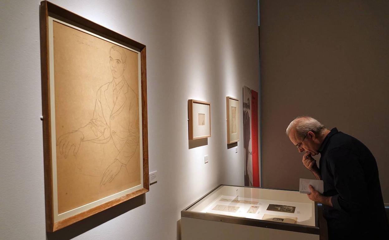 Documentos y manuscritos de Lorca expuestos en el centro de la Romanilla. 