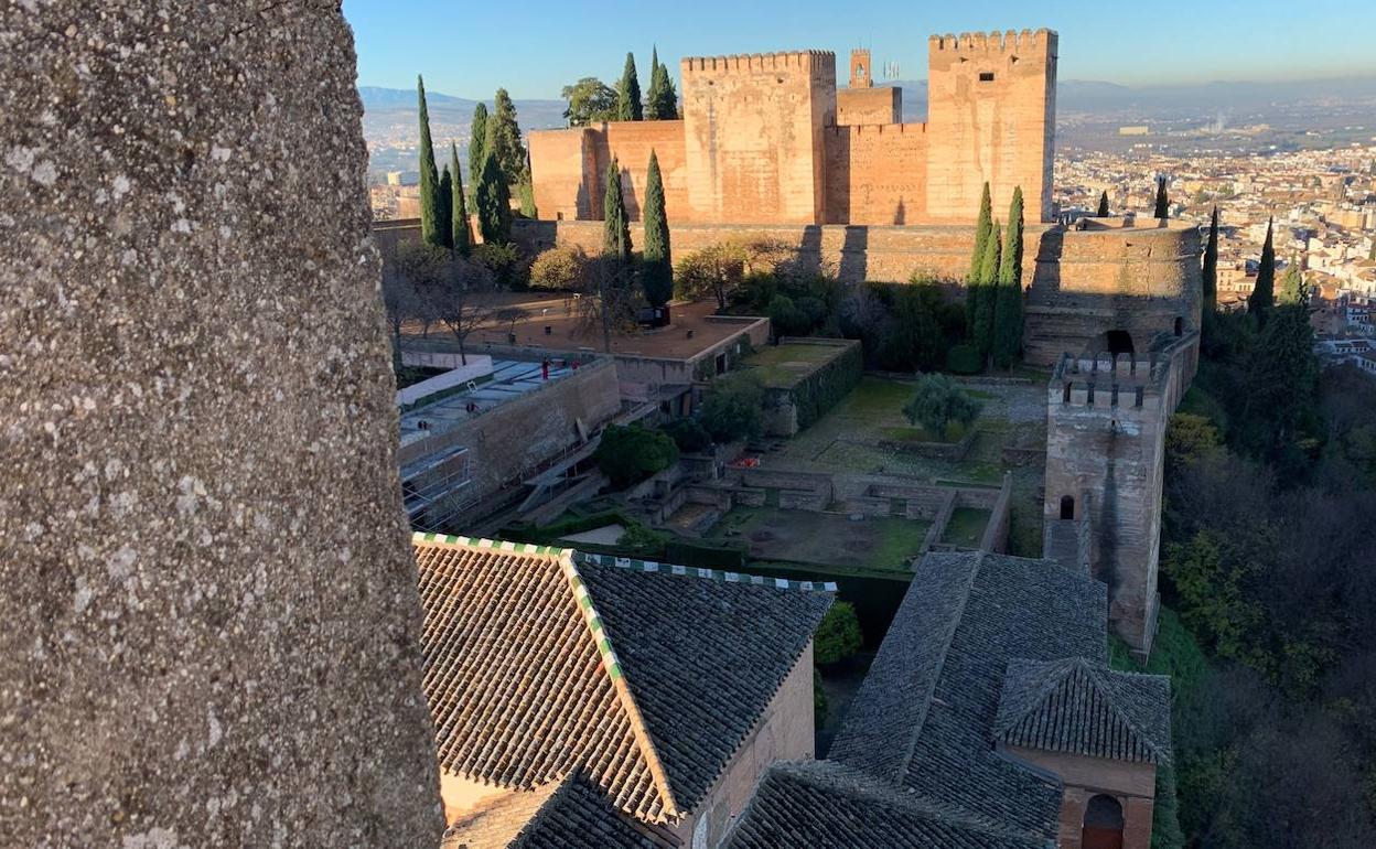 Imagen de la Alhambra desde lo alto de la Torre de Comares, uno de los planos que aparecerá en el documental. 