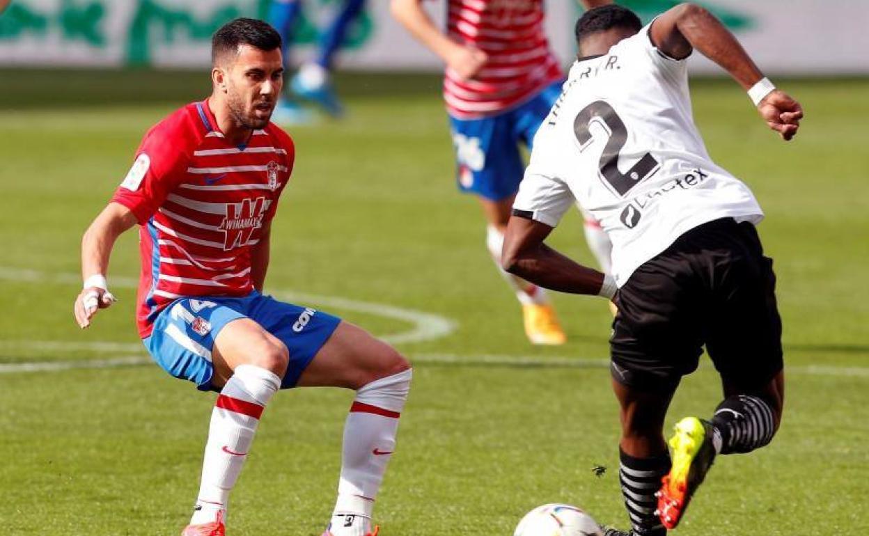 Fede Vico presiona a Thierry en la primera parte. 
