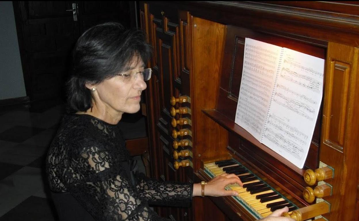 La organista Concepción Fernández Vivas, titular de la Catedral y San José de Calasanz.