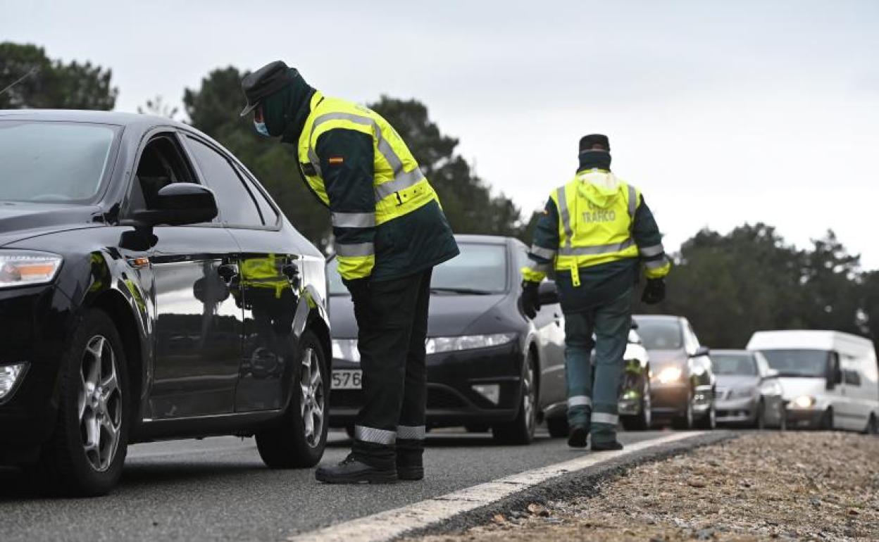 Control de carretera de la Guardia Civil de Tráfico.