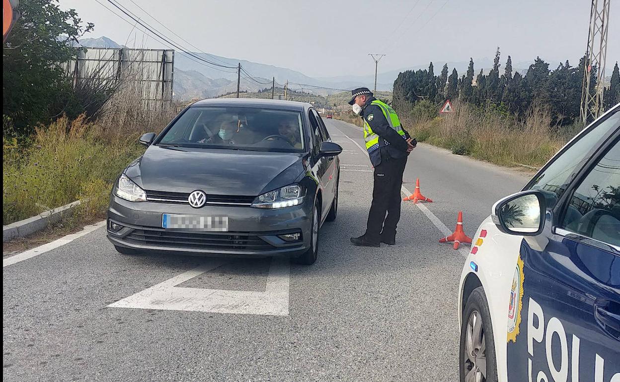 Control, ayer en Playa Granada.