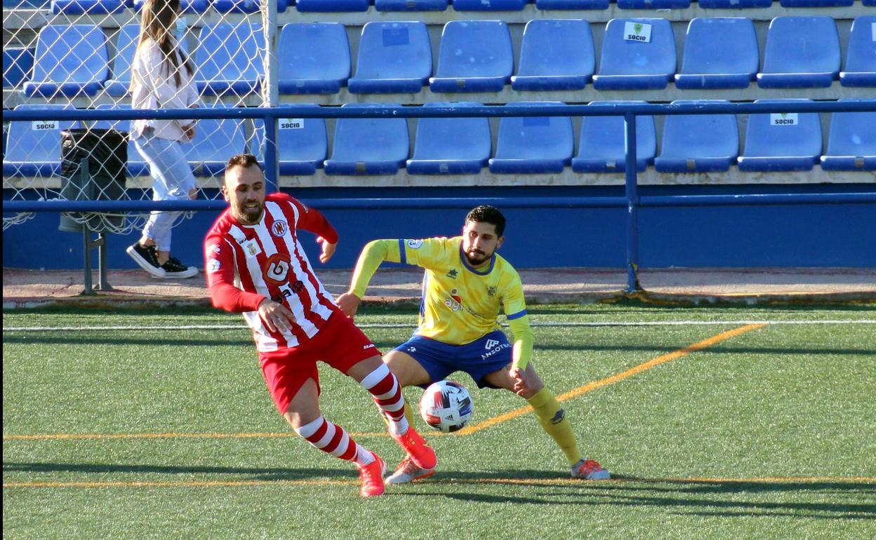 El Torredonjimeno logró un valioso punto en el Miguel Moranto. 