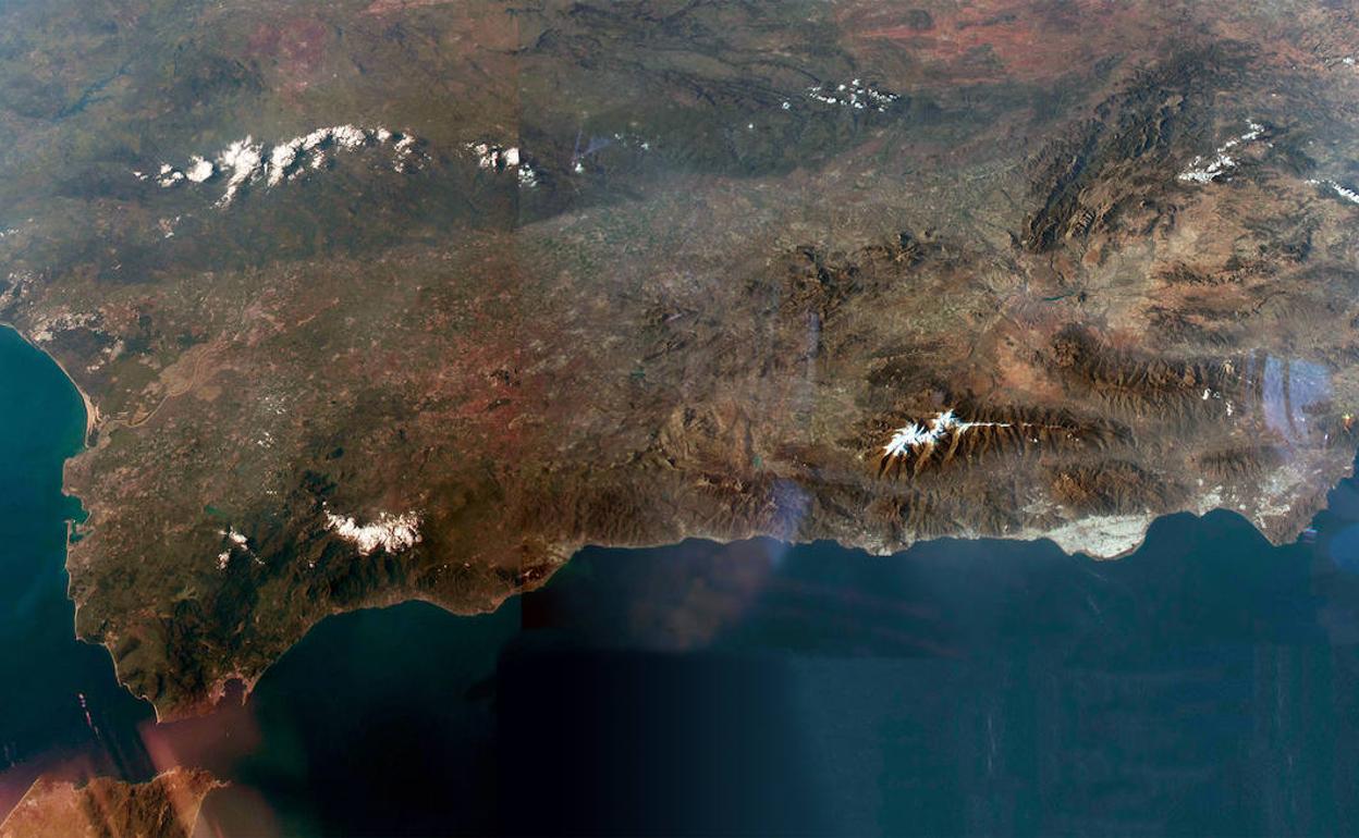 Imagen de Sierra Nevada tomada por los astronautas de la Estación Espacial Internacional. 
