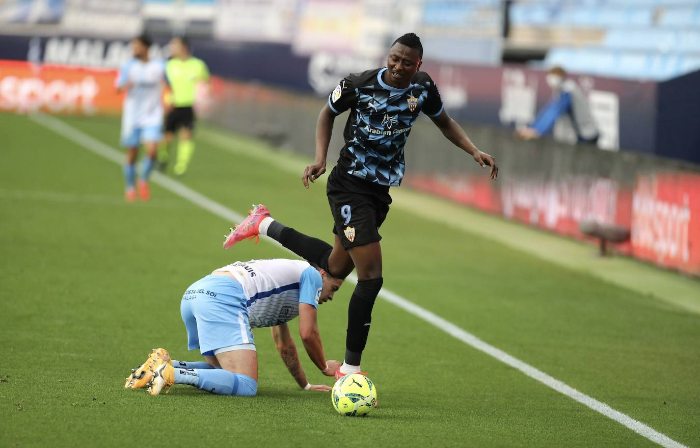 Fotos: Las mejores imágenes del triunfo del Almería en Málaga