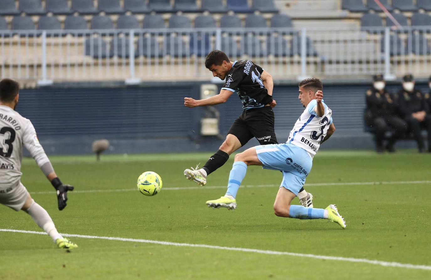 Fotos: Las mejores imágenes del triunfo del Almería en Málaga