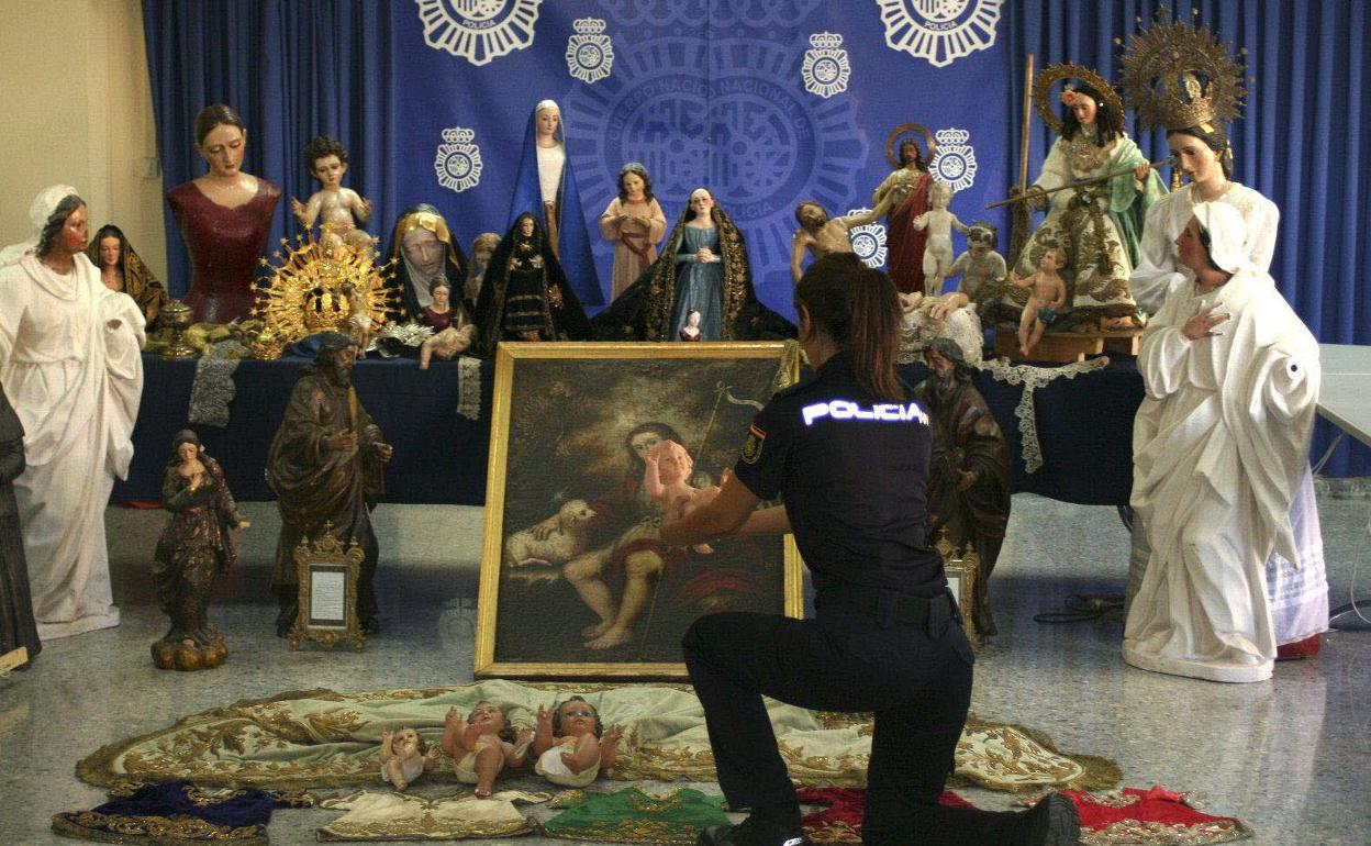 Piezas de arte sacro recuperadas por la Policía Nacional.