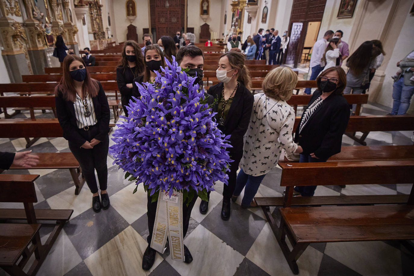 Este Jueves Santo se ha vuelto a repetir el acto solemne de encendido, a las doce de la mañana; en esta ocasión, a cargo del hermano mayor de la cofradía del Silencio