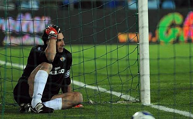 El 'Pato' Abbondanzieri hundido tras la eliminación del Getafe a manos del Bayern. 