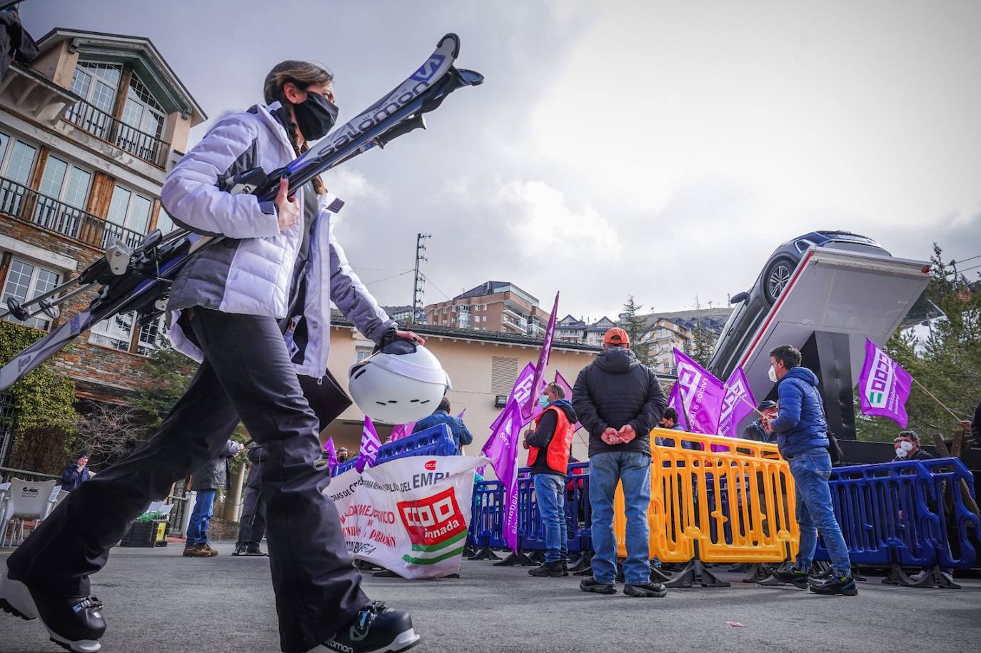 La estación granadina de esquí abre sus puertas con normalidad, con 72 kilómetros de superficie esquiable y cifra el segumiento en menos del 10%