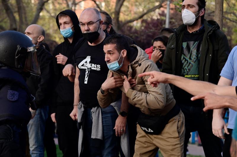 Cargas policiales durante el acto electoral de Vox en Vallecas.